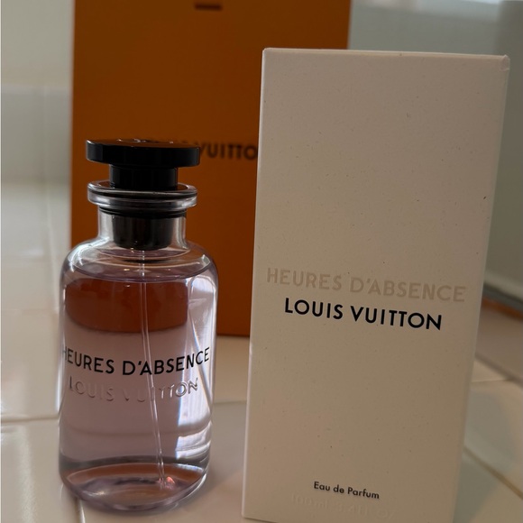Louis Vuitton Heures d'Absence Perfume with Pink Hue - Picture 2 of 4